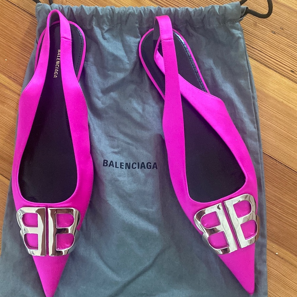 Size 37 Balenciaga pointed toe flats